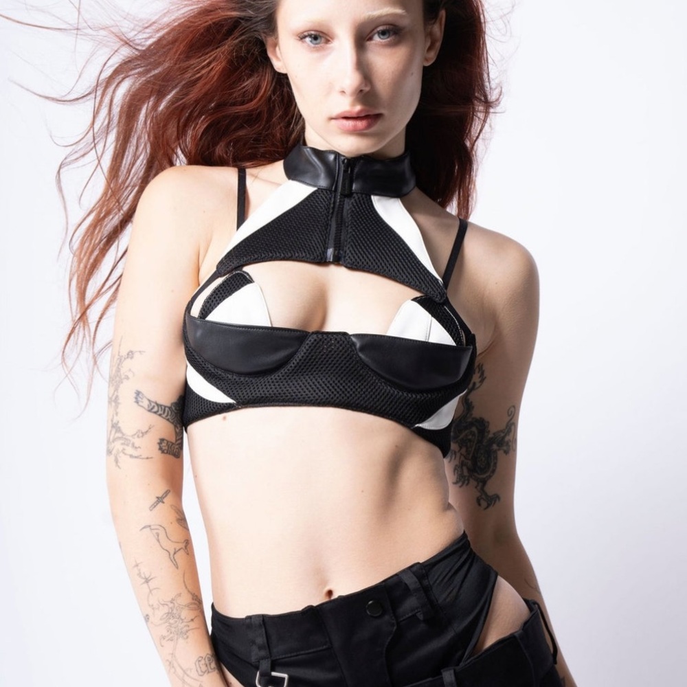UNDERWORLD BRA TOP 
Vegan leather 

NAMILIA